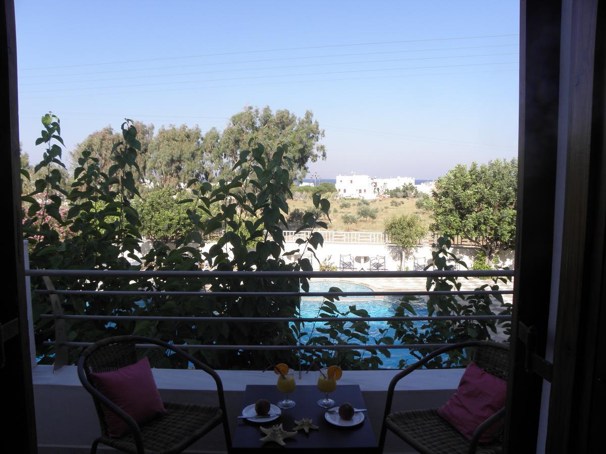 Areti Hotel Kamári Quarto foto